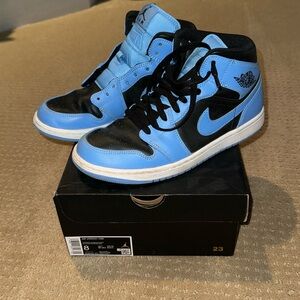 Air Jordan 1 Mid sneakers